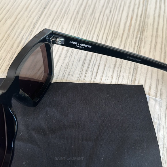 YSL Black Sunglasses New In Box - Picture 8 of 8